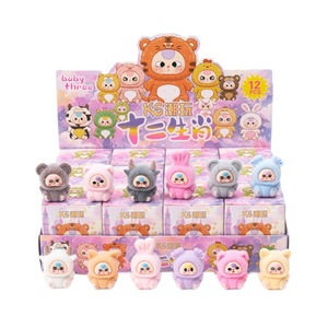 Caja Sorpresa de 12 Muñecas de Moda, Muñeca Bubu de PVC con Acabado Flocado, Inspirada en Frutas Congeladas y Bebés Llorones - Product Image 5