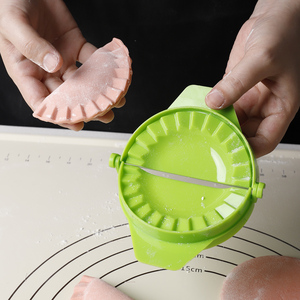 Ventes chaudes : Moule à raviolis manuel en plastique écologique, compatible lave-vaisselle, pour la fabrication de pâtisseries, de tartes, d'empanadas et de wrappers à raviolis - Product Image 5