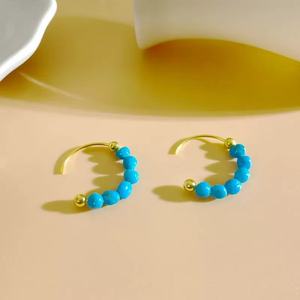 Vente en gros de clous d'oreilles en argent sterling Matériau de graine de turquoise unique Style géométrique classique - Product Image 3