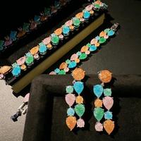 Boucles d'oreilles et bracelet manchette personnalisés de luxe pour femme, ornés de cristaux multicolores et de perles florales, idéaux pour mariage et fête