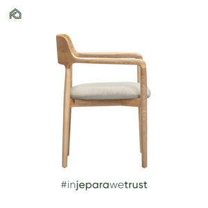 Silla Eric de madera de teca con asiento tapizado que ofrece mayor comodidad, un aspecto elegante y una artesanía robusta. - Product Image 4