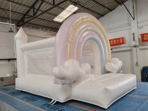 Trampolín inflable arcoíris <span class=keywords><strong>de</strong></span> venta directa <span class=keywords><strong>de</strong></span> fábrica, adecuado para divertidos castillos <span class=keywords><strong>de</strong></span> salto <span class=keywords><strong>de</strong></span> entretenimiento en parques y patios <span class=keywords><strong>de</strong></span> recreo - Product Image 3