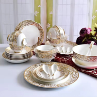 Vente en gros de bols et d'assiettes en céramique ornée d'or exquis personnalisés pour une cuisine raffinée