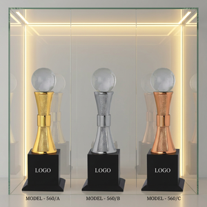 Trophée étoile en métal moulé sous pression de haute qualité avec design gravé pour les programmes d'excellence des employés - Product Image 1