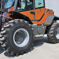 Meilleur chariot élévateur tout-terrain diesel pas cher de 3 tonnes, 4 tonnes, 5 tonnes avec rotateur et fourches à bois