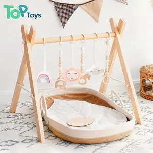 Cadre de jeu pliable en bois pour bébé, gymnastique d'activité avec 4 jouets de dentition suspendus en bois, tapis de gymnastique pour bébé Montessori