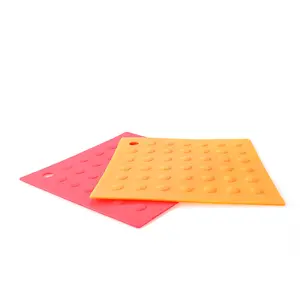 Yongli F-08 silicone trivet mats square dots hot pan holder heat resistant dish drying mat for kitchen counter table