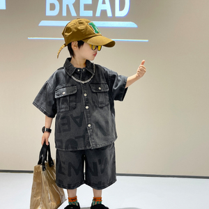 Nuovo Completo Estivo in Denim per Bambini 2026, Set Due Pezzi con Camicia a Maniche Corte Sottile, Abbigliamento Trendy e Fresco per Bambini - Product Image 1