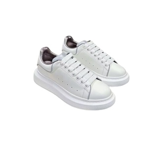 Zapatos Casuales de Mujer de Cuero de Alta Calidad al por Mayor, Zapatos Deportivos para Hombre con Suela Gruesa para Caminar - Product Image 1