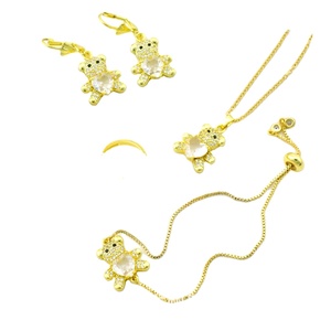 Bracciale in Acciaio Inossidabile con Cristalli a Forma di Orso Natalizio 2025, Design Cartoon alla Moda per Signore - Product Image 5