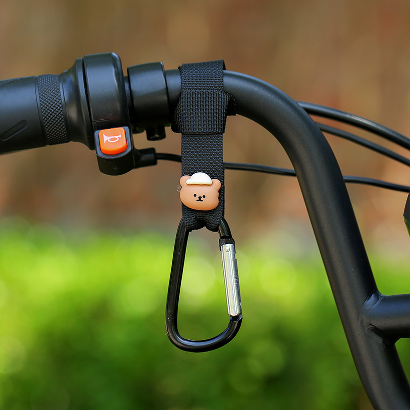 Ourson à capuchon beige en forme de d Sangle noire