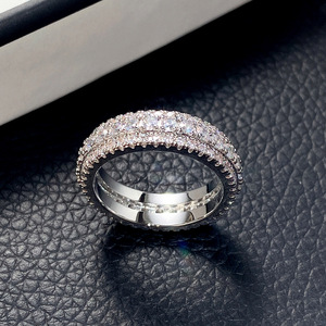 Anello di fidanzamento classico da donna F1652 in oro bianco con diamante taglio brillante rotondo colore D - Product Image 2