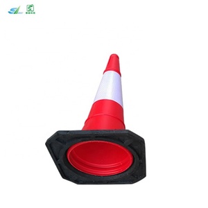 Cônes de signalisation routière prismatiques réfléchissants HDPE rouges durables de 30 pouces pour autoroutes urbaines - Product Image 3
