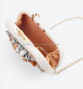 Vente en gros Sacs de soirée en résine de luxe pour femmes Pochette pour dames pour les fêtes de mariage et événements - Product Image 3