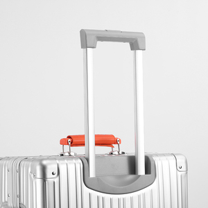 <span class=keywords><strong>Maleta</strong></span> de Aleación de Aluminio con Diseño de Bloques de Color y <span class=keywords><strong>Asa</strong></span> de Cuero Integrada - Product Image 6