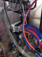 Machine de remplissage semi-automatique à 4 têtes pour liquides, en acier inoxydable 304, remplisseur pneumatique pour huile, jus, sauce, OEM disponible