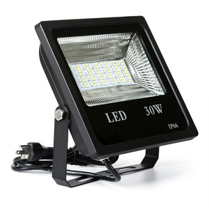 Projecteur LED en aluminium moulé sous pression, étanche IP66, lumière blanche mixte RGB pour scènes extérieures - Product Image 1