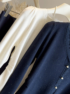 เสื้อสเวตเตอร์ถักคอวีล้วนแบบมีแผงลูกไม้สำหรับผู้หญิงแฟชั่น - Product Image 5