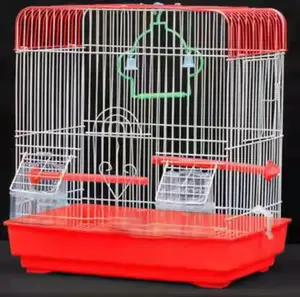 Le gabbie per uccelli di piccole e medie dimensioni sono disponibili in quattro colori