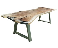 Table à manger élégante et moderne en bois massif avec bord naturel et finition en résine époxy, faite à la main, pliable, pour la maison, l'hôtel ou l'appartement