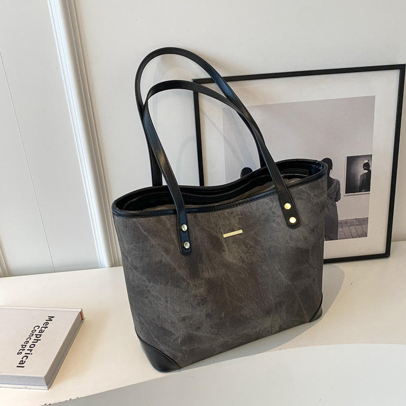 สีน้ำตาลเข้ม