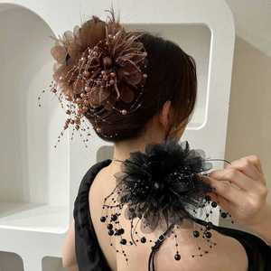 Pince à cheveux rétro en gaze à pampilles florales, style requin, pour femme - Product Image 3
