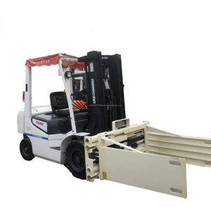 Montacargas Diésel Usado TCM 25 de 2.5 Toneladas, 4x4, Tres Metros, Dos Etapas, con Abrazadera, Buen Estado, 1 Año de Garantía, Modelo 2024, Todoterreno - Product Image 1