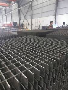 <span class=keywords><strong>Grille</strong></span> de moule carrée en acier inoxydable de haute qualité, treillis métallique galvanisé soudé, application de parc de plancher de passerelle solide, caillebotis en acier - Product Image 6