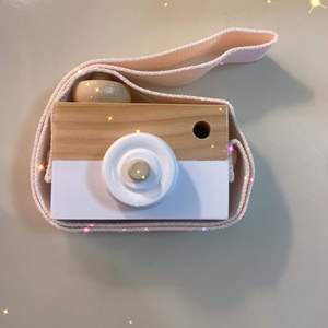 ของเล่นกล้องถ่ายรูปจำลองน่ารักเป็นมิตรกับสิ่งแวดล้อม สำหรับเด็กเล็ก เรียนรู้ผ่านการเล่น พร้อมอุปกรณ์ประกอบฉากงานฝีมือไม้ สำหรับตกแต่งบ้าน - Product Image 1
