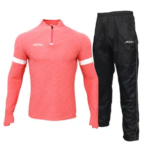 ชุดเสื้อฟุตบอลสำหรับผู้ใหญ่ชุดเล่นฟุตบอลของผู้ชายทำจากโพลีเอสเตอร์ระบายอากาศได้ดี100%
