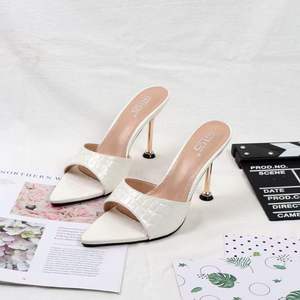 Sandalias elegantes de tacón bajo con punta en pico, versátiles y elegantes para el verano, zapatos de tacón alto para mujer, sandalias tipo flip-flop para dama - Product Image 3