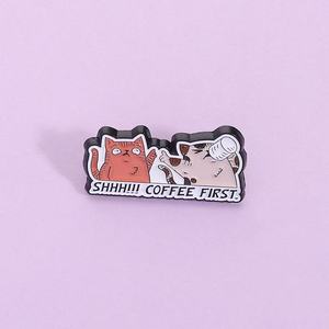 Broche <span class=keywords><strong>de</strong></span> Aleación <span class=keywords><strong>de</strong></span> Zinc con Baño <span class=keywords><strong>de</strong></span> Níquel Negro con Diseño <span class=keywords><strong>de</strong></span> Dos Gatos con Carta <span class=keywords><strong>de</strong></span> Amor y Frase 'Shhh Coffee First', para Decoración <span class=keywords><strong>de</strong></span> Ropa y Tazas - Product Image 1