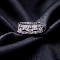 Bague de mariage pour femme en moissanite couleur D VVS, en argent sterling 925 plaqué rhodium, avec pavé multi-bandes ondulées