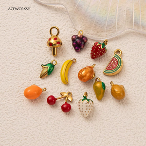 Desfile de Frutas |   Colgante de Acero Inoxidable con Baño de Oro PVD de 18K y Esmalte para Fabricación de Joyas |   Duradero, Impermeable e Hipoalergénico - Product Image 5