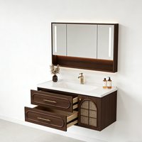 Armoire de salle de bain en PVC de style hôtelier avec surface résistante aux rayures et un grand espace de rangement