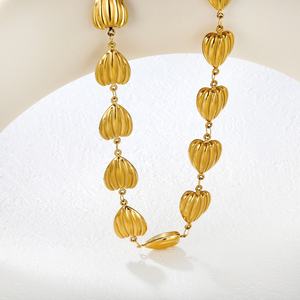 Collar Personalizable al por Mayor con Colgante de Corazón Texturizado en Acero Inoxidable Chapado en Oro PVD de 18K, Joyería de Moda - Product Image 6