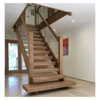 Escaliers à double face avec motifs décoratifs découpés au laser, marches en noyer, transmission de la lumière, fonction écran d'intimité