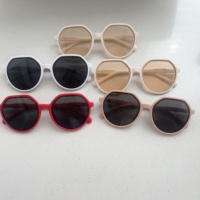 Nouvelle tendance lunettes de soleil surdimensionnées personnalisées pour femmes lunettes de luxe rétro avec montures blanches jaunes roses dans un grand étui