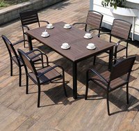 Ensemble de table et chaises de salle à manger d'extérieur moderne, anticorrosion, imperméable, en bois-plastique, avec structure métallique, pour villa de plage et salon