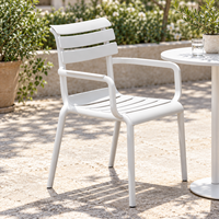 Chaise de salle à manger d'extérieur en métal blanc de qualité supérieure, empilable, pour jardin, hôtel, café