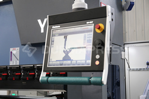 เครื่องพับขึ้นรูป CNC รุ่น Advanced 135T ขนาด 3200 มม. พร้อมระบบ DA66T 6+1 แกน สำหรับการผลิตท่อ HVAC และระบบระบายอากาศอัจฉริยะ - Product Image 3