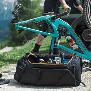 Muestra gratuita de bolsa de bicicleta 2 en 1 para portaequipajes, bolsa para portaequipajes 100% impermeable (negro-carbono 22L) - Product Image 3