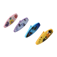 Pinces à serviettes en plastique personnalisées OEM au design original de planche de surf, vente en gros de pinces à serviettes de plage pour fixer les serviettes sur les chaises de plage