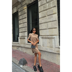 Robe courte en daim beige avec détails à œillets au col, motif à pois, style formel, logo personnalisé, taille XS, prix bas, offre ODM - Product Image 2