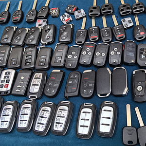 Clés de voiture intelligentes d'origine du fabricant Fob Flip Remote Key Cover Case Coque universelle pour voitures - Product Image 1