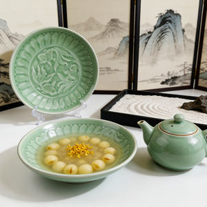 Plato Redondo de 8.5 Pulgadas con Diseño de Peces Koi en Relieve Color Celadón, Vajilla para Hoteles y Restaurantes, Vajilla China de Alta Gama - Product Image 4