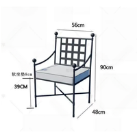 Fauteuil de patio extérieur en métal noir, chaise simple moderne en fer forgé avec coussin pour jardin, balcon, intérieur, ou comme chaise d'appoint