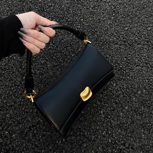 Sac à bandoulière carré de petite taille de style estival pour femmes de haute qualité, sac à main noir sous le bras, nouveau style de sac messager - Product Image 4