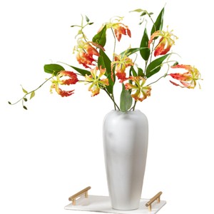Fleur artificielle de lys Gloriosa à trois têtes en soie, idéale pour la décoration intérieure et les accessoires de photographie de mariage - Product Image 5