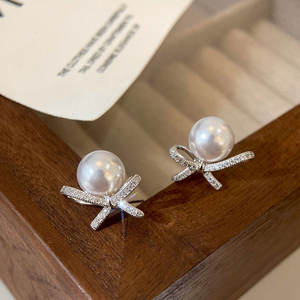 Pendientes de Plata de Ley S925 con Perlas y Diamantes de Imitación, Estilo Francés Retro, Elegantes, Estilo Hepburn, con Dulce Ternura - Product Image 5